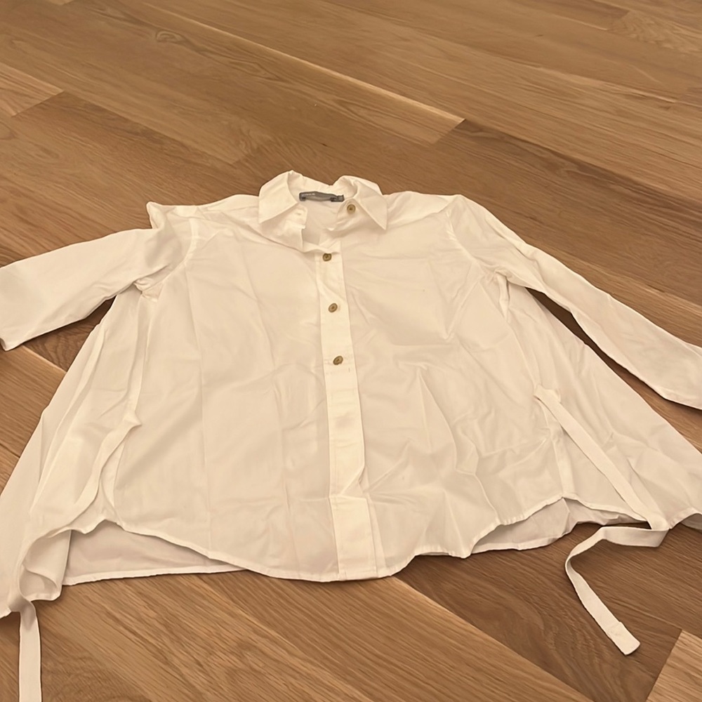 Blouse in White with Bow